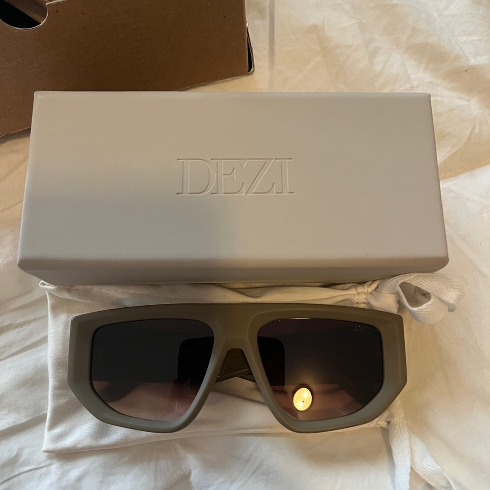 Dezi Backtrack Sunglasses Matte Stone